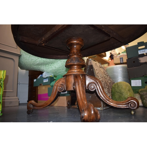 521 - Victorian quarter veneered burr walnut oval table with ornately carved legs on casters, satinwood in... 