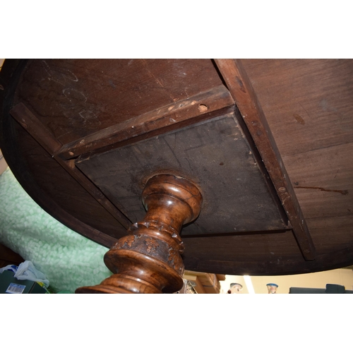 521 - Victorian quarter veneered burr walnut oval table with ornately carved legs on casters, satinwood in... 