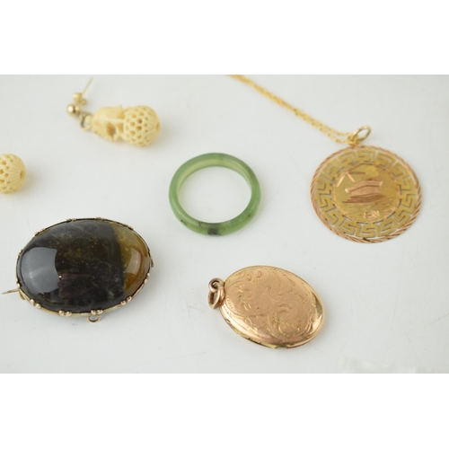 344 - Job lot collection of 9ct gold and gold coloured jewellery, jade ring, earrings, agate brooch, locke... 