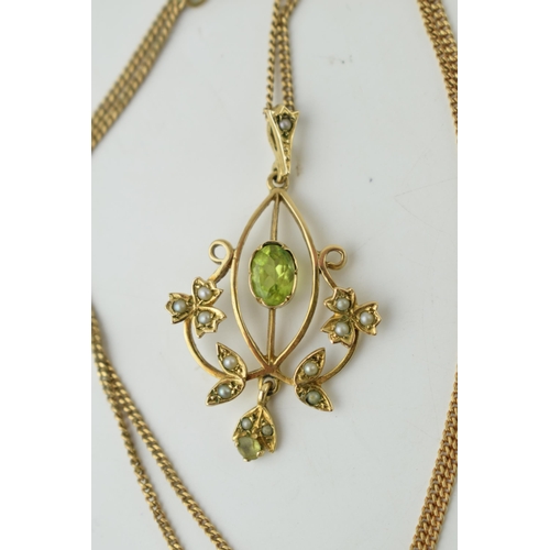 359 - 9ct gold chain & 9ct gold peridot pendant with pearls, 46cm, 5.9g.