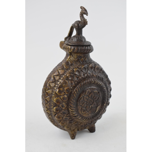 633 - A reproduction bronze Islamic / Turkish style moon flask, freestanding, 15cm tall.