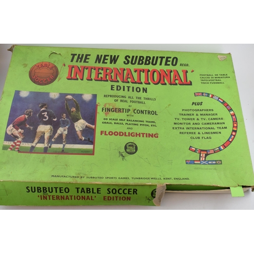 641 - A vintage Subbuteo set with pitch, vintage additional player sets and later flood-lights. a/f.