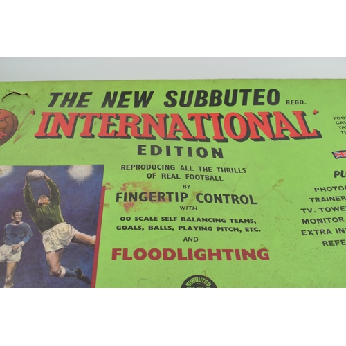 641 - A vintage Subbuteo set with pitch, vintage additional player sets and later flood-lights. a/f.