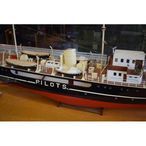 684 - PILOTS PATHFINDER No 14 Radio Controlled Boat. Good model of the Trinity House Ship. Length 110cm, H... 