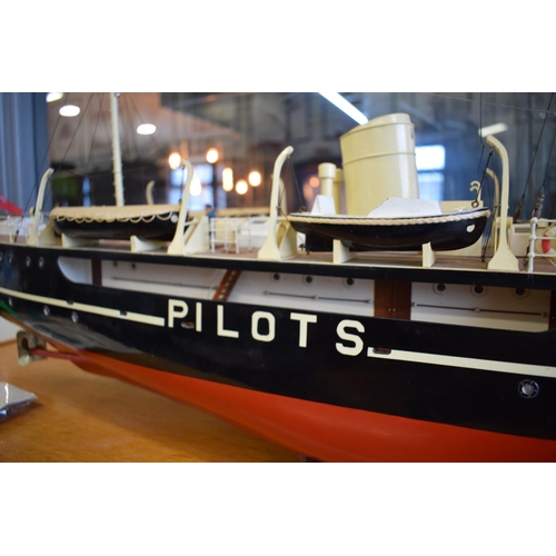 684 - PILOTS PATHFINDER No 14 Radio Controlled Boat. Good model of the Trinity House Ship. Length 110cm, H... 