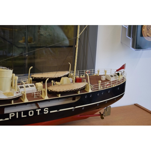 684 - PILOTS PATHFINDER No 14 Radio Controlled Boat. Good model of the Trinity House Ship. Length 110cm, H... 