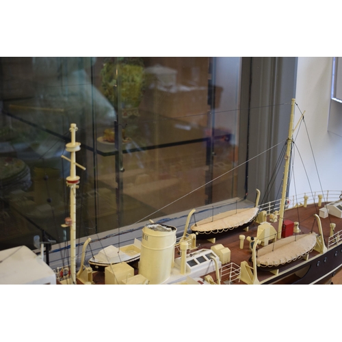 684 - PILOTS PATHFINDER No 14 Radio Controlled Boat. Good model of the Trinity House Ship. Length 110cm, H... 