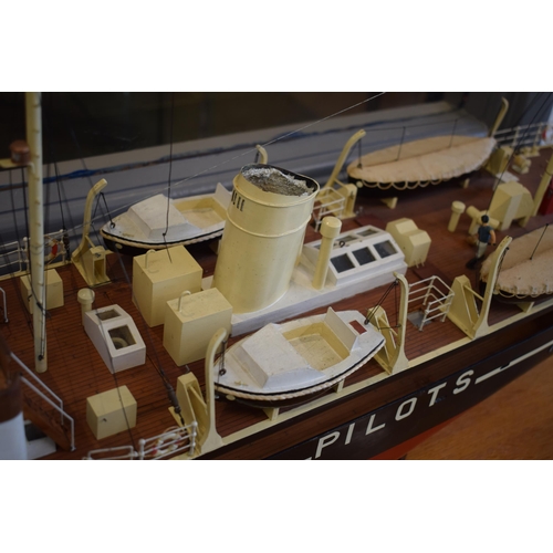 684 - PILOTS PATHFINDER No 14 Radio Controlled Boat. Good model of the Trinity House Ship. Length 110cm, H... 