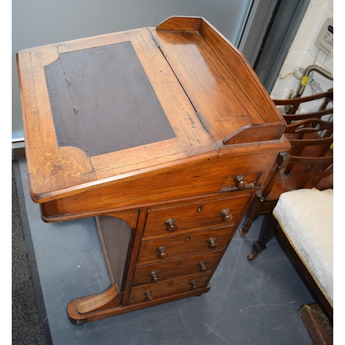 528 - Victorian inlaid slopefront mahogany Davenport desk, with leather insert, with drawers to right hand... 