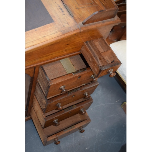 528 - Victorian inlaid slopefront mahogany Davenport desk, with leather insert, with drawers to right hand... 