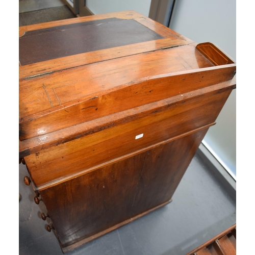 528 - Victorian inlaid slopefront mahogany Davenport desk, with leather insert, with drawers to right hand... 