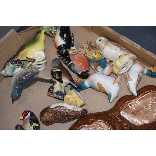 160 - Beswick birds to include a trio of comical ducks, a tree stump base, owls and others (12).