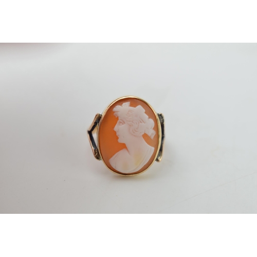 375 - 9ct gold cameo ring set with lady's head, 4.9 grams, size N.