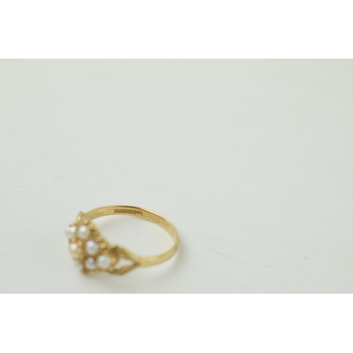 379 - 9ct gold ladies ring set pearls, 9 in total, 1.5 grams, size M.