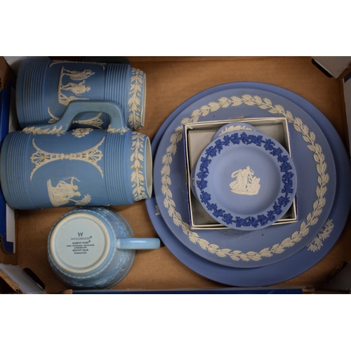 262 - A collection of Wedgwood Jasperware items to include trio colour pin tray, blue dip jugs and Queensw... 