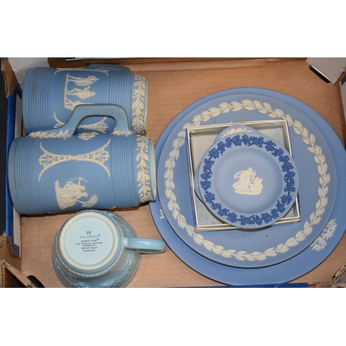 262 - A collection of Wedgwood Jasperware items to include trio colour pin tray, blue dip jugs and Queensw... 