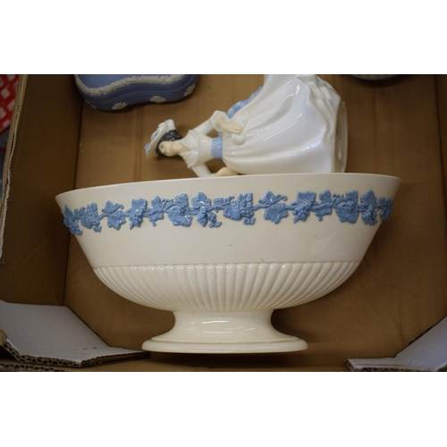 264 - A collection of Wedgwood Jasperware and Queensware items to include jugs lidded pots, trinket trays ... 