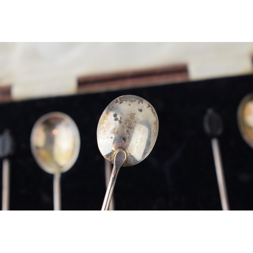 320 - A cased set of 6 silver coffee bean spoons, 29.3 grams, Sheffield 1926.