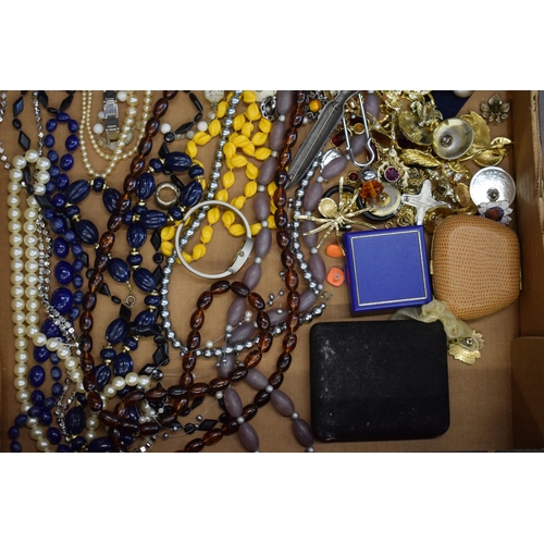 324 - A mixed collection of modern, vintage and antique costume jewellery to include broochs necklaces and... 