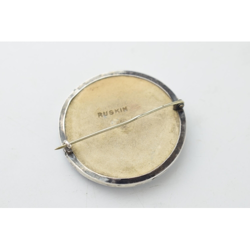 347 - A Ruskin blue enamel circular brooch in plain silver mount, impressed mark for 'Ruskin' to verso, mo... 