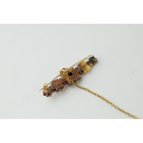 353 - An antique 15ct yellow gold brooch set with diamond. Steel pin and safety chain. Gross weight 3.4 gr... 