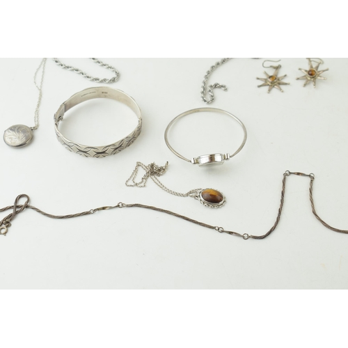 366 - A collection of silver items to include a bangle, pendant and necklace (41.5 grams) together with co... 