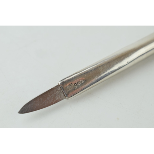 405 - Sterling silver retractable letter opener in the form of a pen, 12cm long, working action.