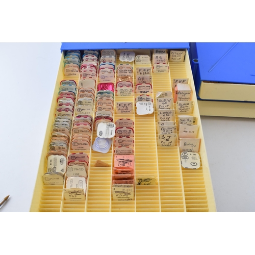 471 - Two plastic trays full of watch stems and staffs for manufacturers such as Kienzle, Citizen, Zenith,... 