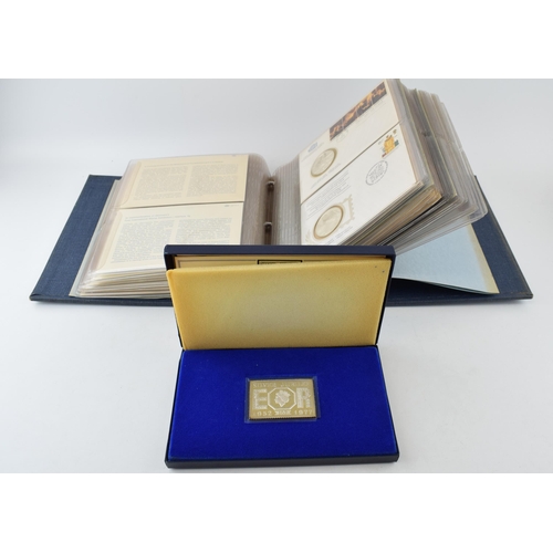 A collection of Franklin Mint sterling silver proof coins from the International Society of Postmasters Official Commemorative Issues series (37) weight 20 grams each together with a 1977 Jubilee silver bar weighing 74.5 grams. Total weight 814.5 grams.