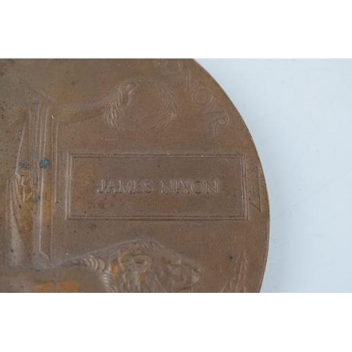 498 - A WWI death plaque / penny awarded to a James Nixon of Middleport Stoke on Trent. In original envelo... 