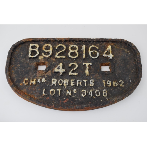 569 - Railway Wagon Works cast iron railway plate 'B928164 42T Chas Roberts 1962' together with another or... 