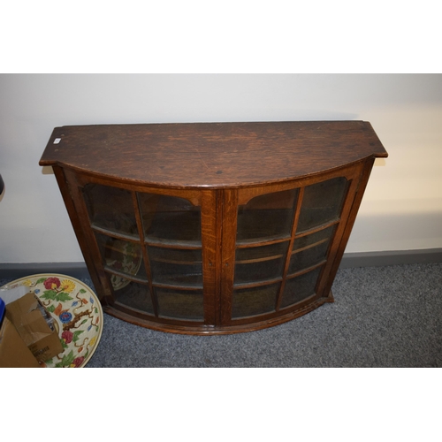 578 - An early to mid 20th century oak bow fronted display cabinet 75cm wide, 59cm tall.