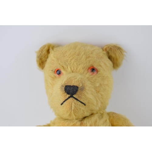 586 - Straw-filled vintage teddy bear. Original glass eyes. Height 40cm.