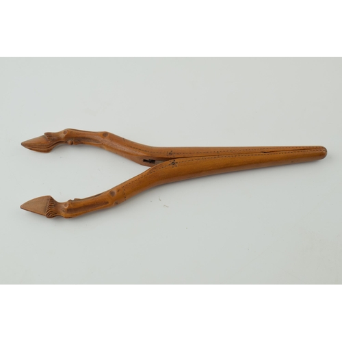 668 - Wooden glove stretches with deer hoof finials, vintage style, 18cm long.