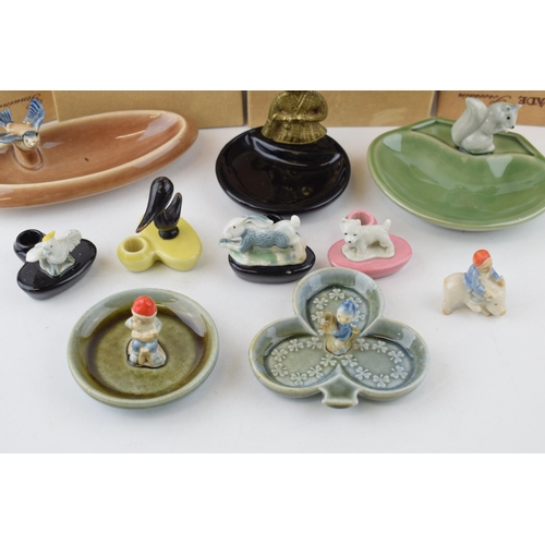 76 - A collection of Wade and Irish Wade pottery to include pen holders, pipe rests, ashtrays and pin dis... 