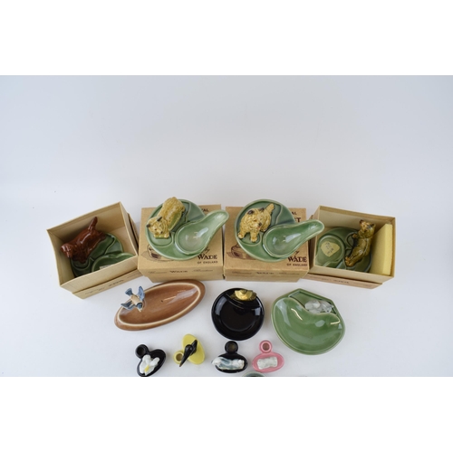 76 - A collection of Wade and Irish Wade pottery to include pen holders, pipe rests, ashtrays and pin dis... 