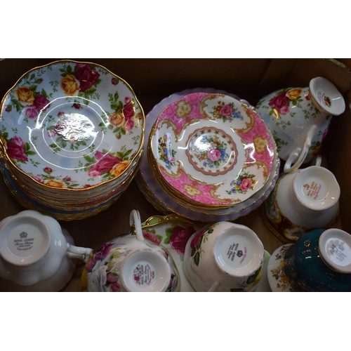 252 - A collection of Royal Albert tea cup and saucers to include patterns 'Old English Rose', 'Old Countr... 