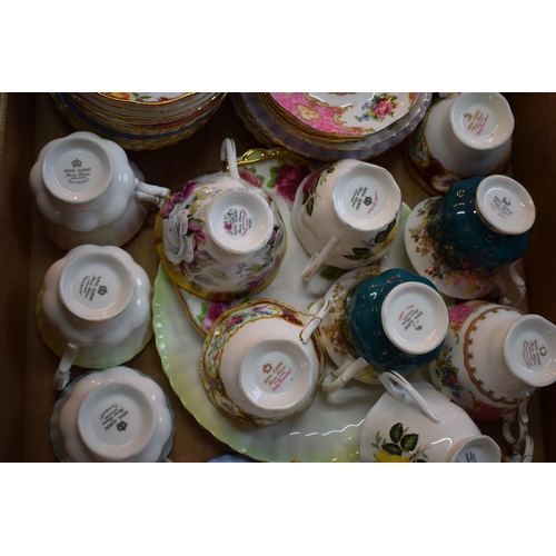 252 - A collection of Royal Albert tea cup and saucers to include patterns 'Old English Rose', 'Old Countr... 