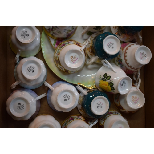 252 - A collection of Royal Albert tea cup and saucers to include patterns 'Old English Rose', 'Old Countr... 