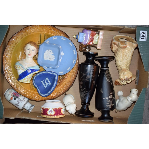 641 - A mixed collection of ceramic items to include Wedgwood Jasperware items, Sylvac dog, Bossons wall p... 