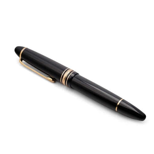 134 - A Montblanc Meisterstuck 146 Fountain Pen in black with one broad and two narrow gold bands, 14ct bi... 