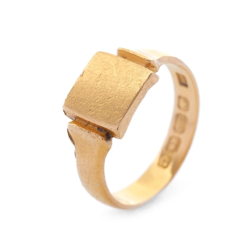 343 - 22ct yellow gold gentleman's signet ring. Size Q. 6.7 grams