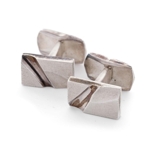 348 - Lapponia / Bjorn Weckstrom: a pair of sterling silver cufflinks of modernist form, 19.4 grams (2).