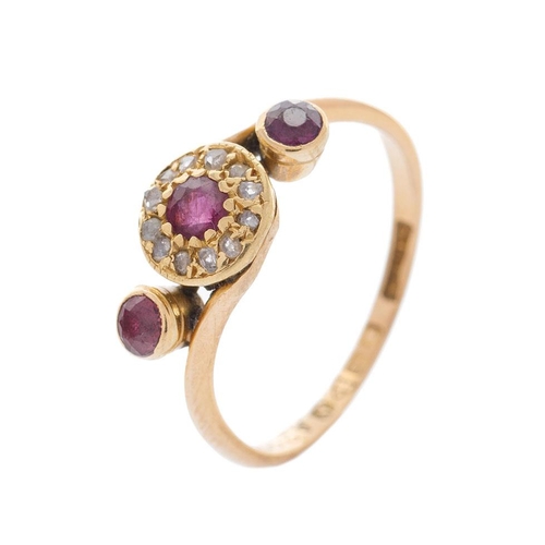 384 - 18ct yellow gold ring, Art Deco style, set rubies and diamonds, with central ruby, with diamond bord... 