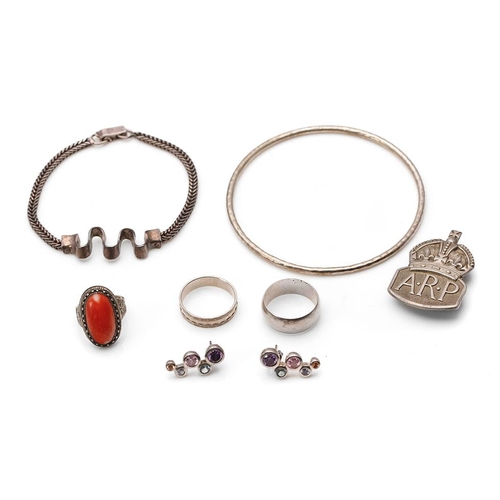 401 - A collection of silver jewellery to include an ARP badge, a bangle, a bracelet and others (Qty), 44.... 