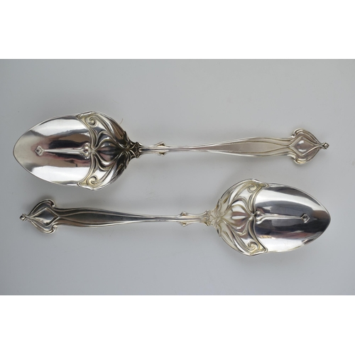 199 - A pair of silver Art Nouveaux spoons RD. No. 378292, Hallmarked Sheffield 1903, Lee & Wigfull (Henry... 