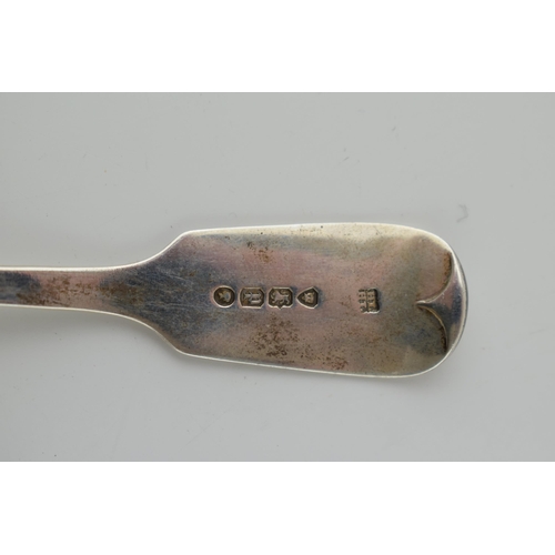 262 - Victorian silver caddy spoon, London 1870, elongated handle, 20.8 grams, 13cm tall.