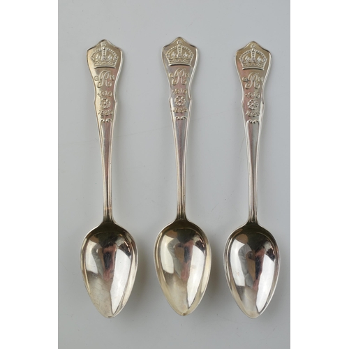 266 - A set of silver George V silver jubilee spoons 1910-1935, 29.3 grams (3).