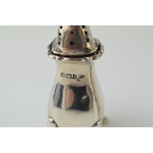 276 - A pair of silver pepper pots, Sheffield 1911, 58.2 grams (2).