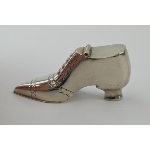 287 - A novelty silver plated vesta case in the form of a shoe, dated 1910, 7cm long.